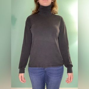 I am selling a black turtleneck